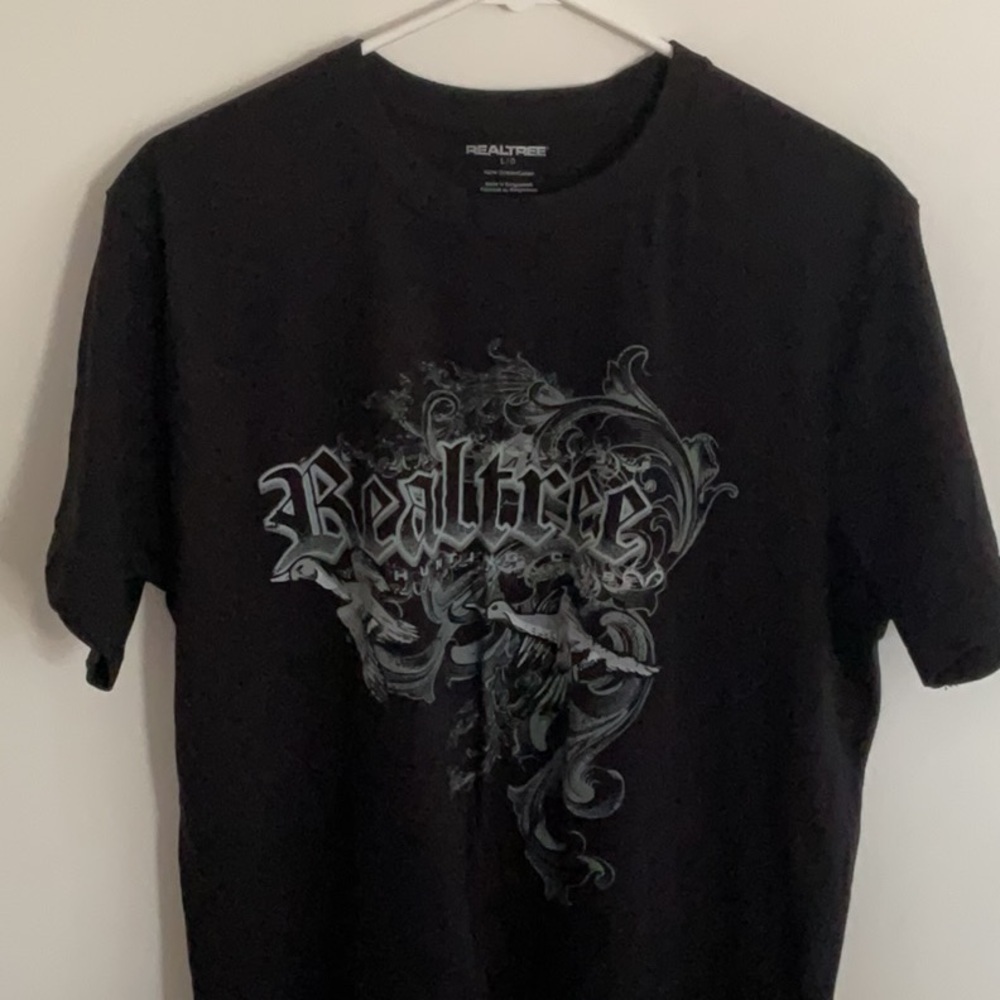 Realtree Black Short Sleeve Tee for Casual Comfort
